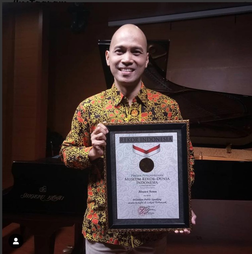 Teknik Public Speaking : Mozes "Sosa" Riupassa Sang Sharer
