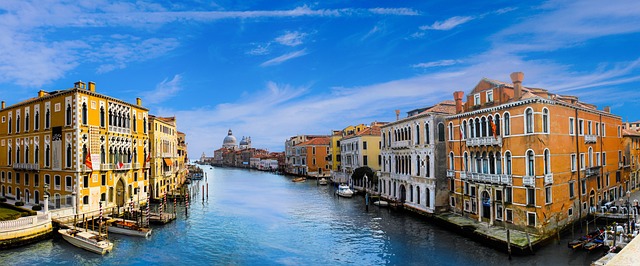Venice : The Beautiful Water World