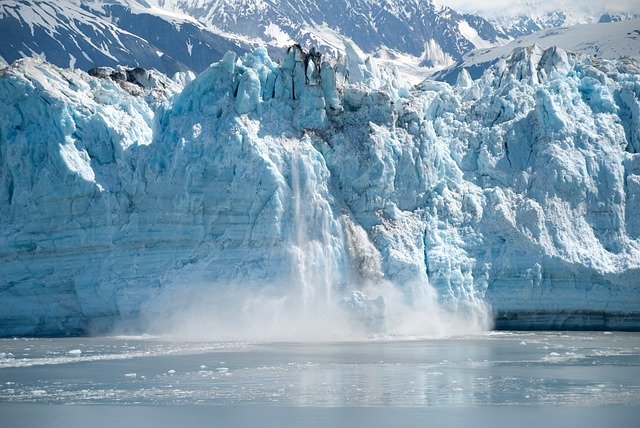 Alaska : A Land Of Seafood And Midnight Sun