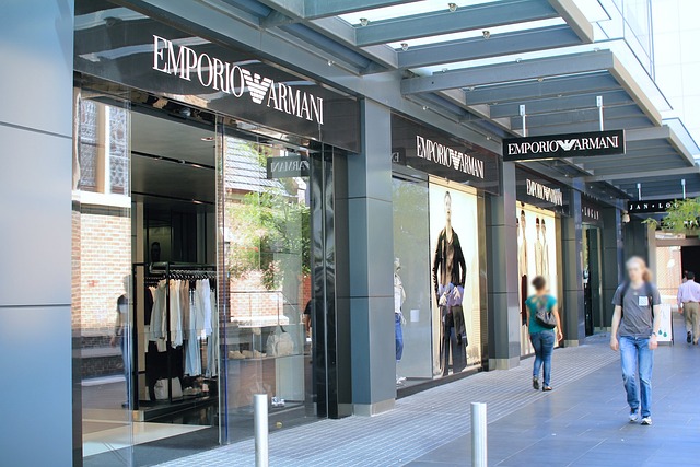 Giorgio Armani : Life Of A Fashion Genius
