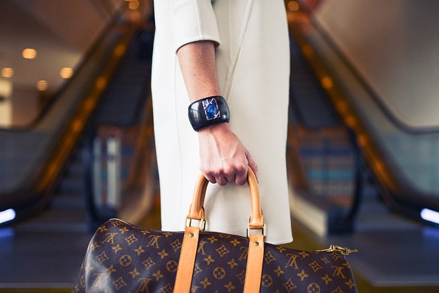 Louis Vuitton History : The Glamor Fashion Brand