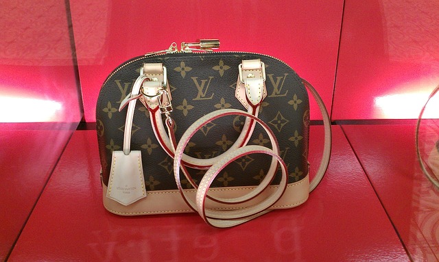 Louis Vuitton History : The Glamor Fashion Brand